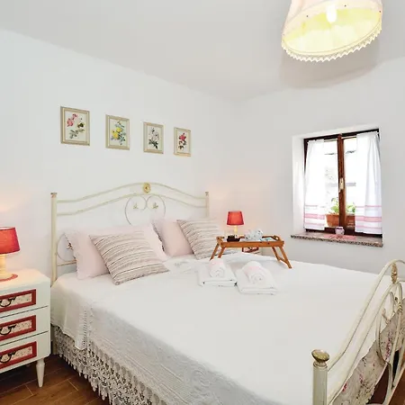 Beautiful In Smarje With Kitchen Casa vacanze Merisce