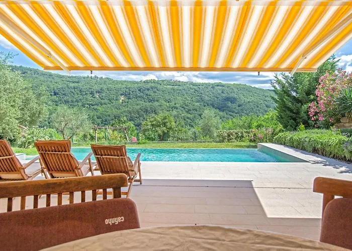 Beautiful In Smarje With Kitchen Vikendica Merisce