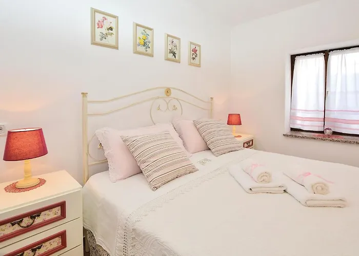 Vikendica Beautiful In Smarje With Kitchen