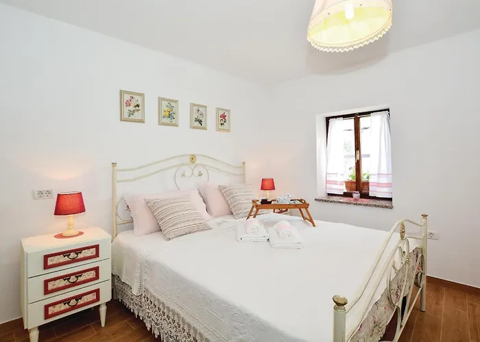 Beautiful In Smarje With Kitchen Vikendica Merisce