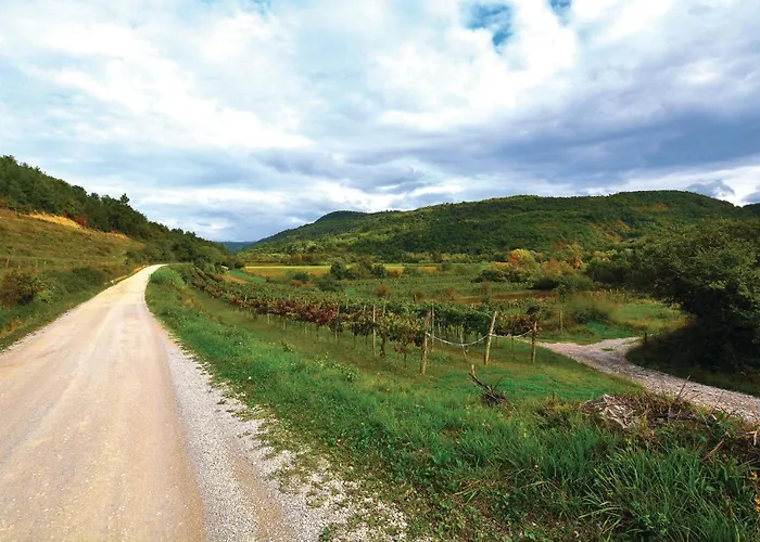 Vikendica Beautiful In Smarje With Kitchen Merisce