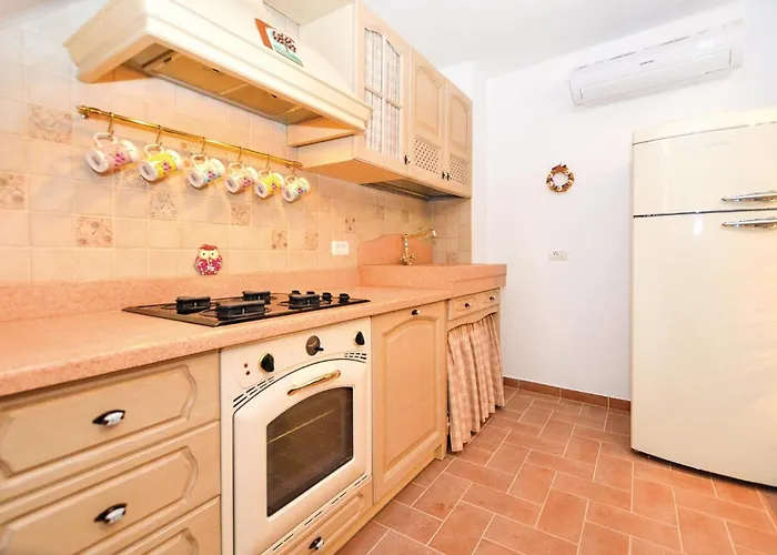 Beautiful In Smarje With Kitchen Vikendica Merisce