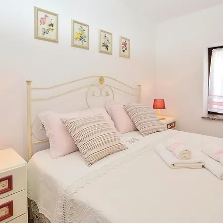 Nyaraló Beautiful In Smarje With Kitchen