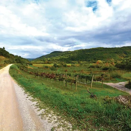 Casa de Férias Beautiful In Smarje With Kitchen Krkavce