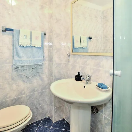 Nyaraló Beautiful In Smarje With Kitchen